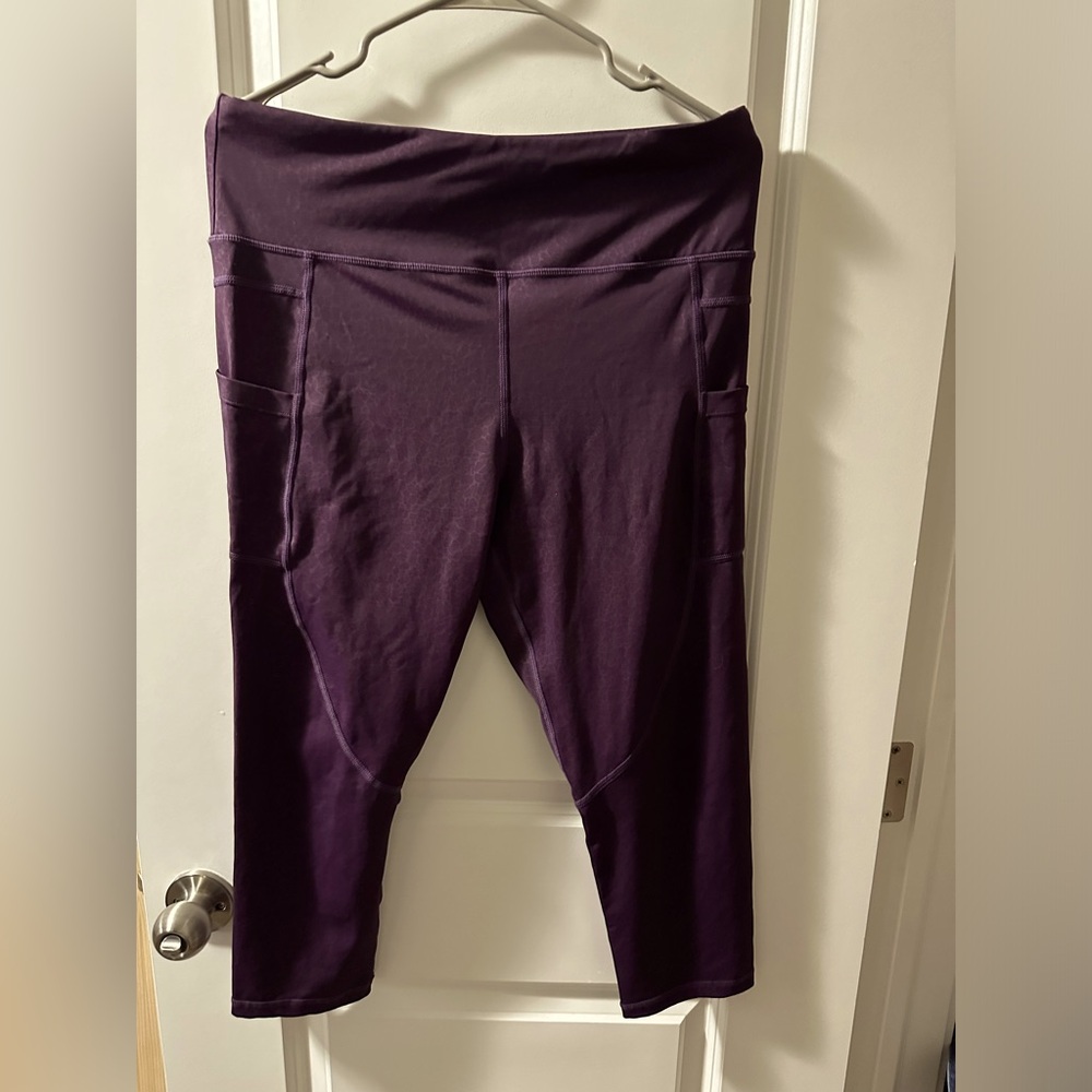 Zyia 16-18 crop legging Deep purple with pebble accent